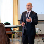 Motivacija u prodaji usluga i proizvoda u frizerskom salonu: strast ili strah?